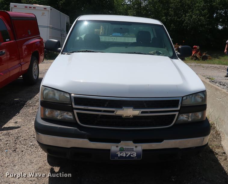image for item EF9798 2007 Chevrolet Silverado 1500 pickup truck