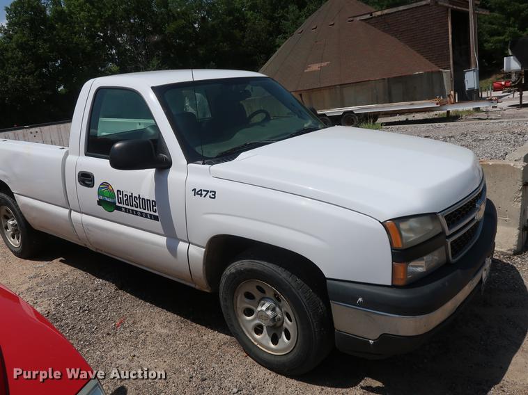 image for item EF9798 2007 Chevrolet Silverado 1500 pickup truck