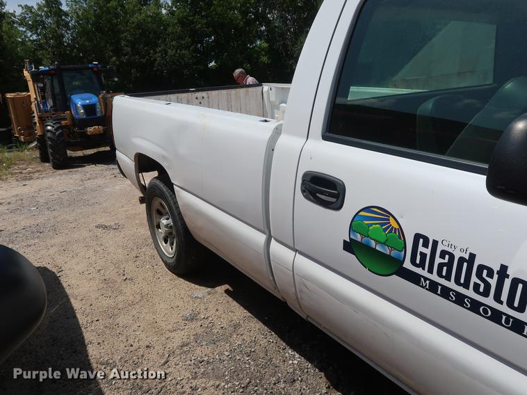 image for item EF9798 2007 Chevrolet Silverado 1500 pickup truck