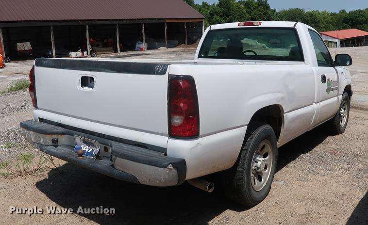 image for item EF9798 2007 Chevrolet Silverado 1500 pickup truck