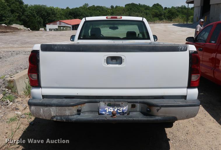 image for item EF9798 2007 Chevrolet Silverado 1500 pickup truck