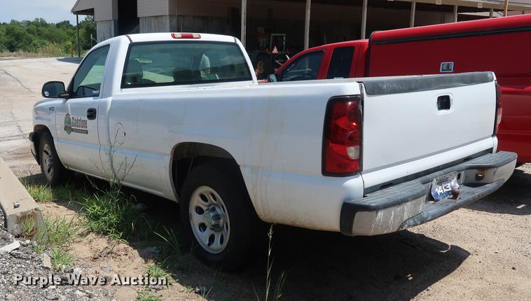 image for item EF9798 2007 Chevrolet Silverado 1500 pickup truck