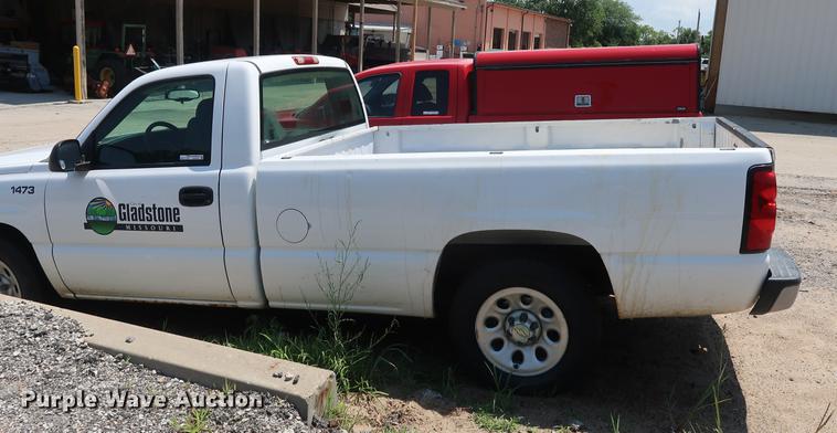 image for item EF9798 2007 Chevrolet Silverado 1500 pickup truck