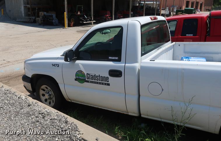 image for item EF9798 2007 Chevrolet Silverado 1500 pickup truck