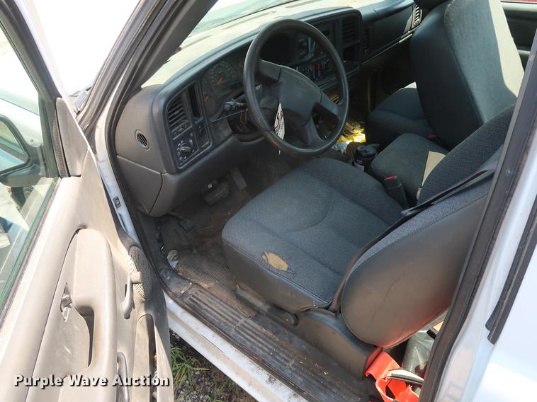 image for item EF9798 2007 Chevrolet Silverado 1500 pickup truck