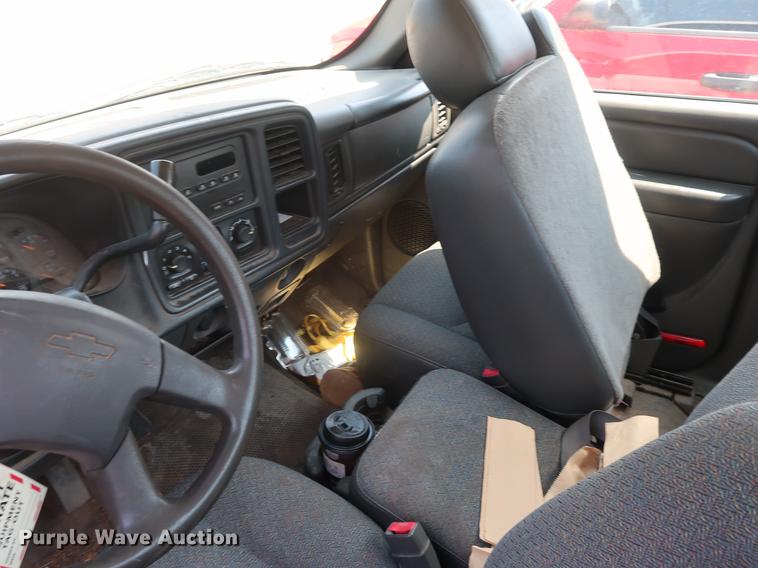 image for item EF9798 2007 Chevrolet Silverado 1500 pickup truck