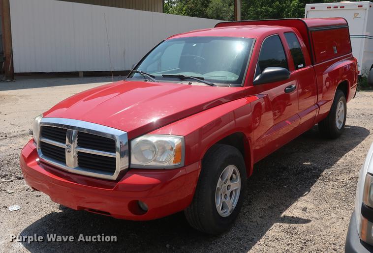 image for item EF9799 2006 Dodge Dakota Club Cab pickup truck