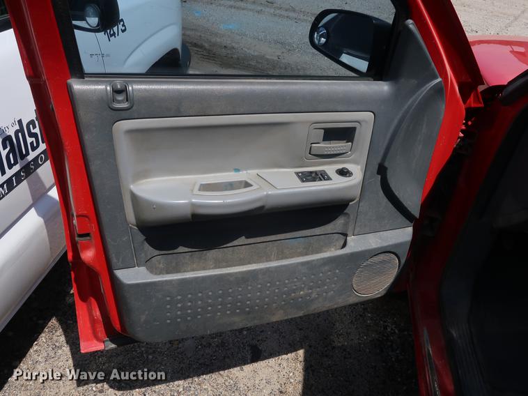 image for item EF9799 2006 Dodge Dakota Club Cab pickup truck