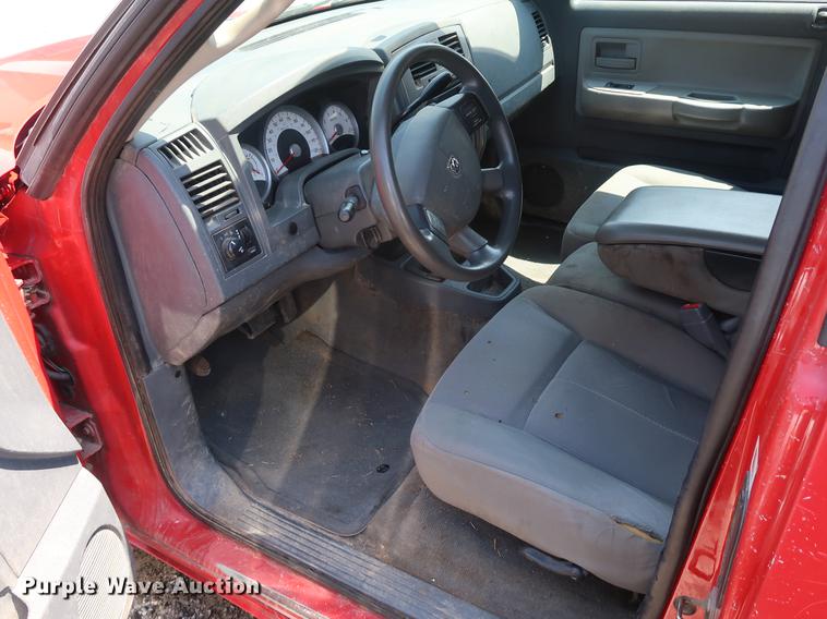 image for item EF9799 2006 Dodge Dakota Club Cab pickup truck