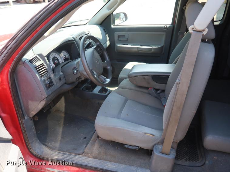 image for item EF9799 2006 Dodge Dakota Club Cab pickup truck