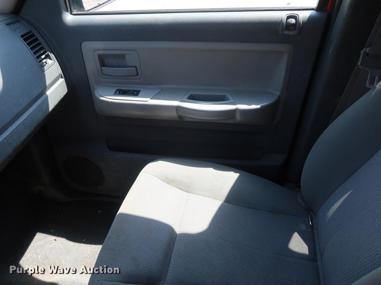 image for item EF9799 2006 Dodge Dakota Club Cab pickup truck