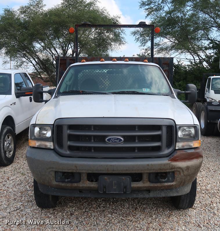 image for item EF9802 2004 Ford F550 Super Duty flatbed truck