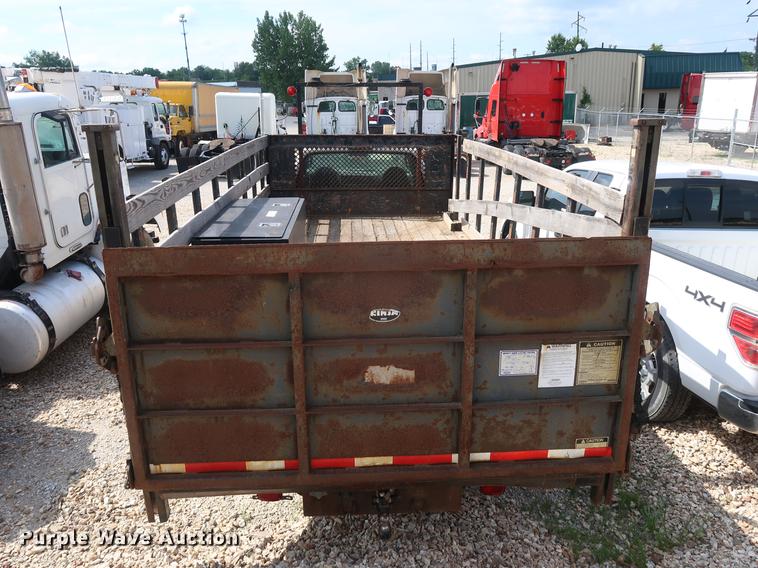 image for item EF9802 2004 Ford F550 Super Duty flatbed truck