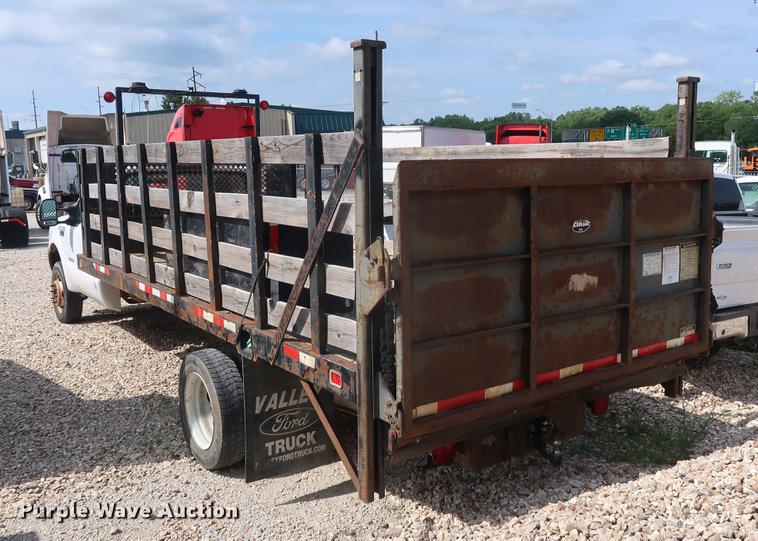 image for item EF9802 2004 Ford F550 Super Duty flatbed truck