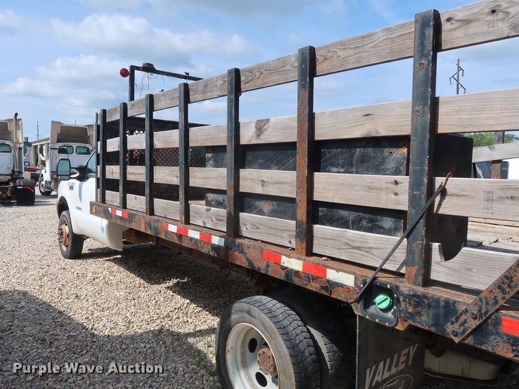 image for item EF9802 2004 Ford F550 Super Duty flatbed truck