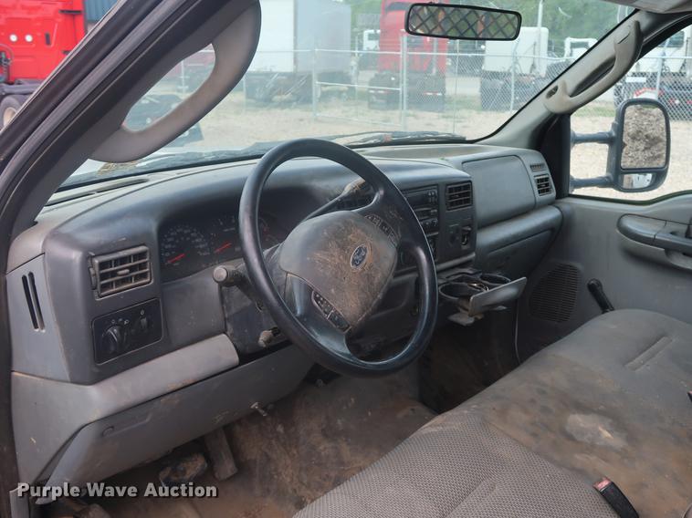 image for item EF9802 2004 Ford F550 Super Duty flatbed truck