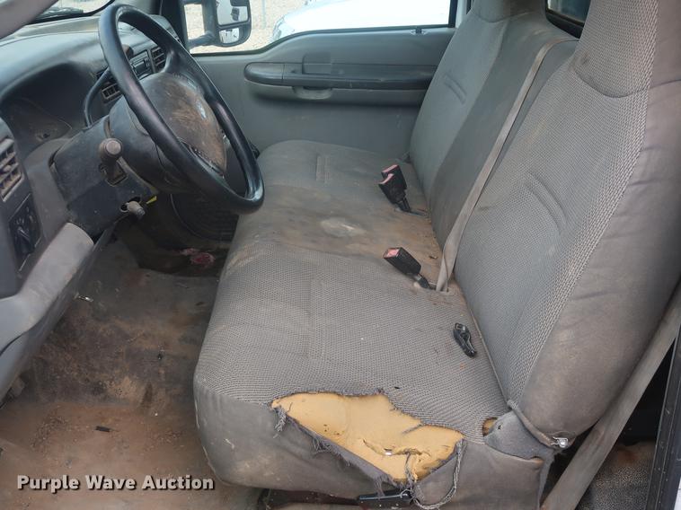 image for item EF9802 2004 Ford F550 Super Duty flatbed truck