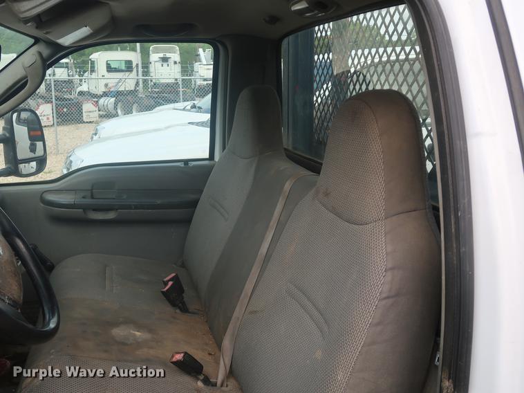 image for item EF9802 2004 Ford F550 Super Duty flatbed truck