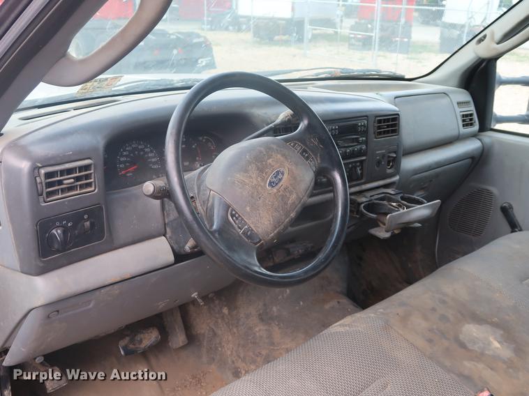 image for item EF9802 2004 Ford F550 Super Duty flatbed truck