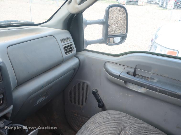 image for item EF9802 2004 Ford F550 Super Duty flatbed truck