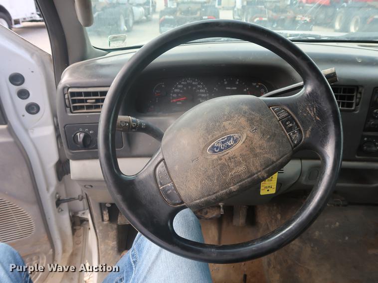 image for item EF9802 2004 Ford F550 Super Duty flatbed truck