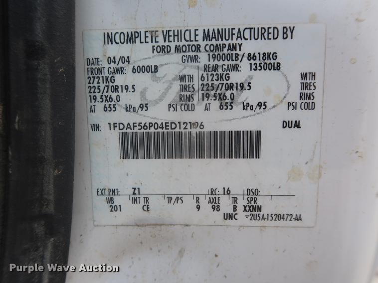 image for item EF9802 2004 Ford F550 Super Duty flatbed truck