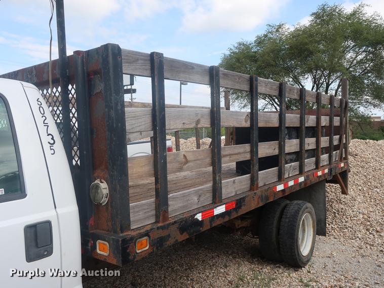 image for item EF9802 2004 Ford F550 Super Duty flatbed truck