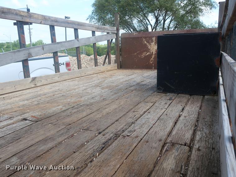 image for item EF9802 2004 Ford F550 Super Duty flatbed truck