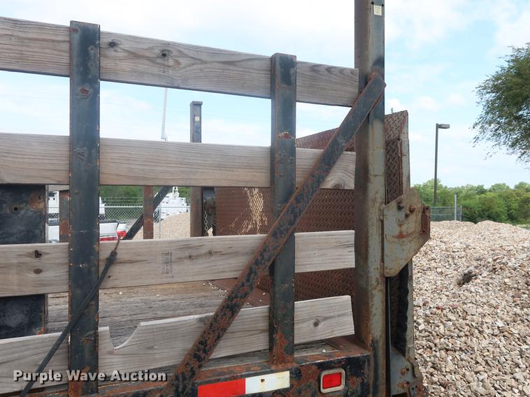 image for item EF9802 2004 Ford F550 Super Duty flatbed truck