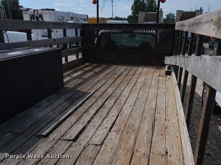 image for item EF9802 2004 Ford F550 Super Duty flatbed truck