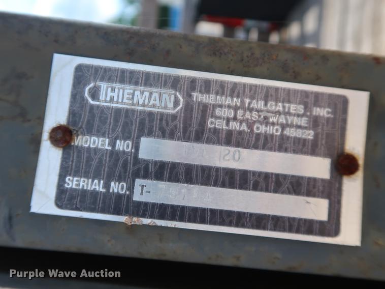 image for item EF9802 2004 Ford F550 Super Duty flatbed truck