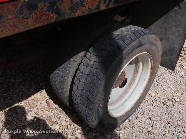 image for item EF9802 2004 Ford F550 Super Duty flatbed truck