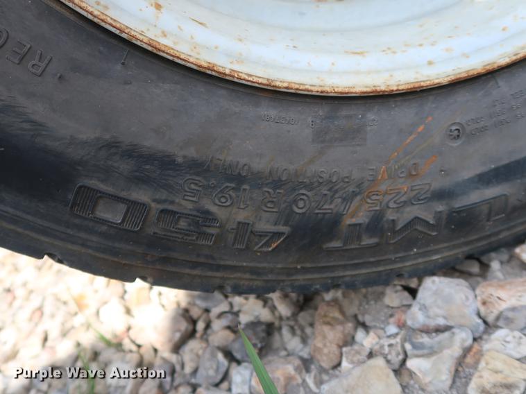 image for item EF9802 2004 Ford F550 Super Duty flatbed truck