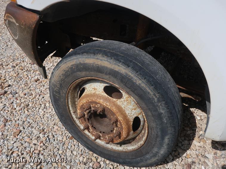 image for item EF9802 2004 Ford F550 Super Duty flatbed truck