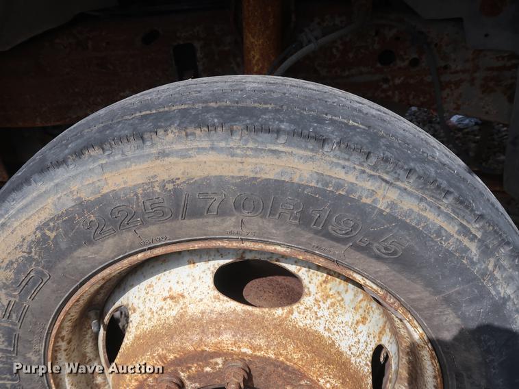 image for item EF9802 2004 Ford F550 Super Duty flatbed truck