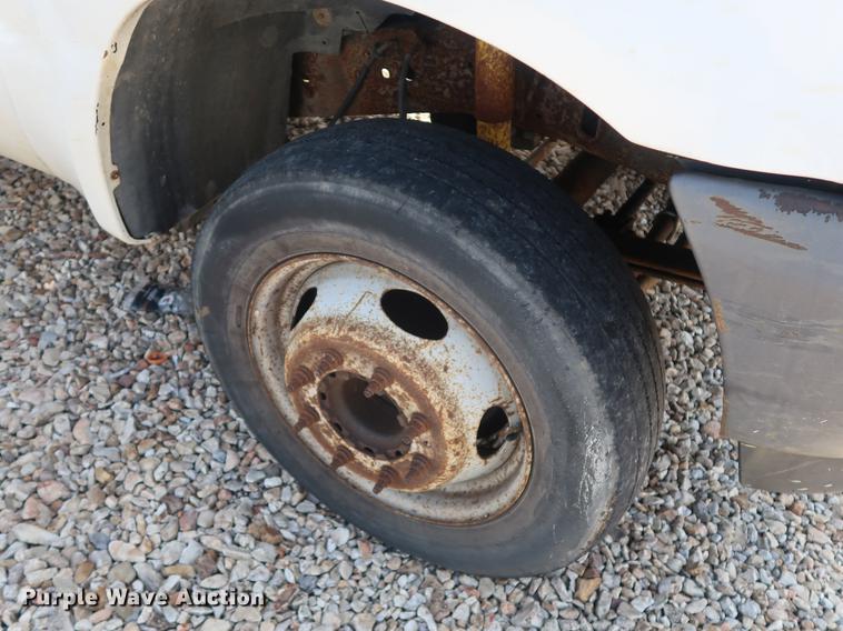 image for item EF9802 2004 Ford F550 Super Duty flatbed truck