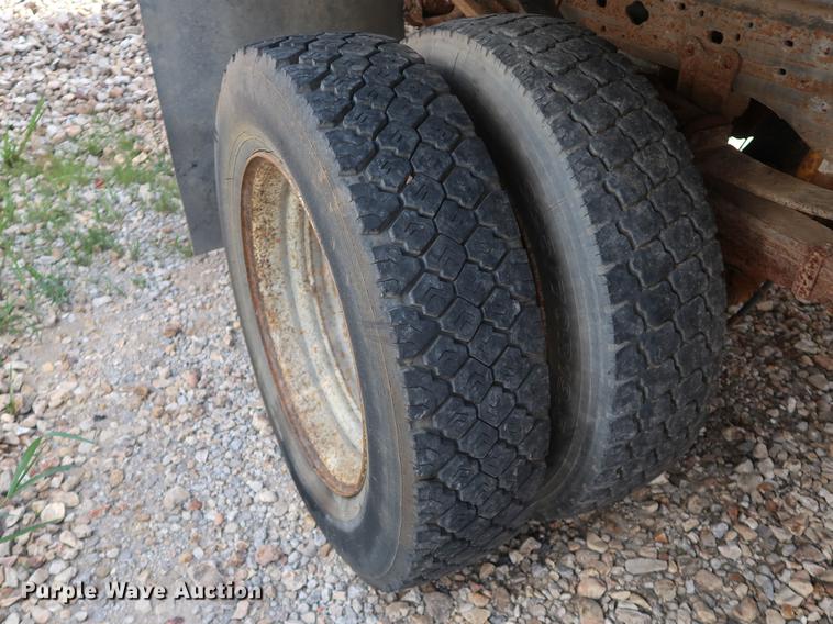 image for item EF9802 2004 Ford F550 Super Duty flatbed truck