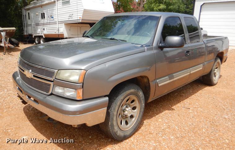 image for item EK9602 2007 Chevrolet Silverado Classic 1500 LT Ext. Cab pickup truck