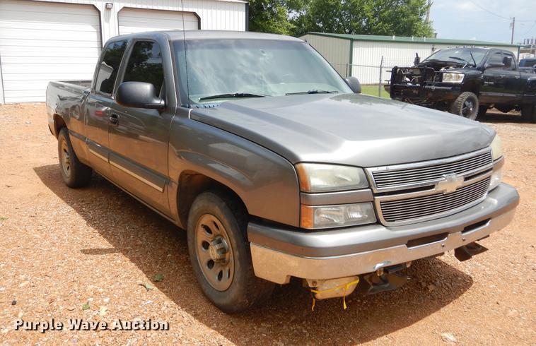 image for item EK9602 2007 Chevrolet Silverado Classic 1500 LT Ext. Cab pickup truck