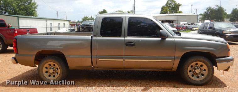 image for item EK9602 2007 Chevrolet Silverado Classic 1500 LT Ext. Cab pickup truck