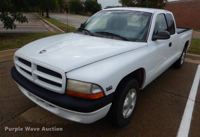 image for item EK9613 2000 Dodge Dakota Club Cab pickup truck