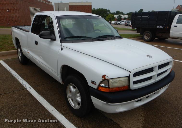 image for item EK9613 2000 Dodge Dakota Club Cab pickup truck