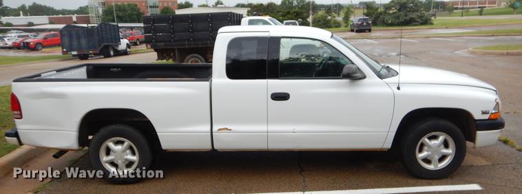 image for item EK9613 2000 Dodge Dakota Club Cab pickup truck