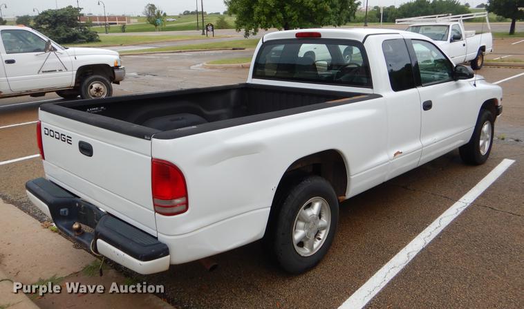 image for item EK9613 2000 Dodge Dakota Club Cab pickup truck