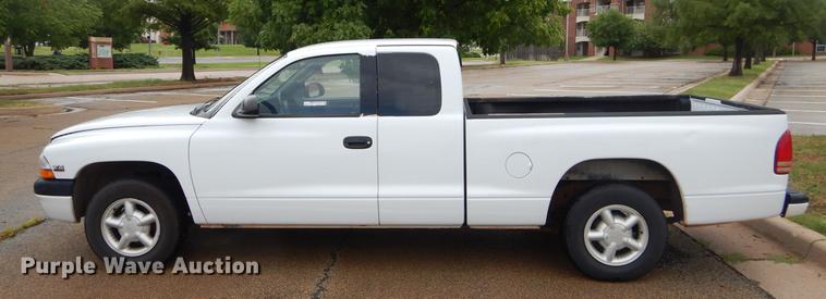image for item EK9613 2000 Dodge Dakota Club Cab pickup truck