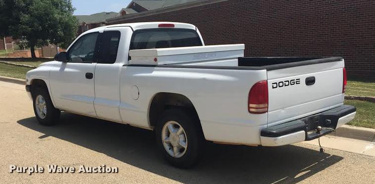 image for item EK9613 2000 Dodge Dakota Club Cab pickup truck