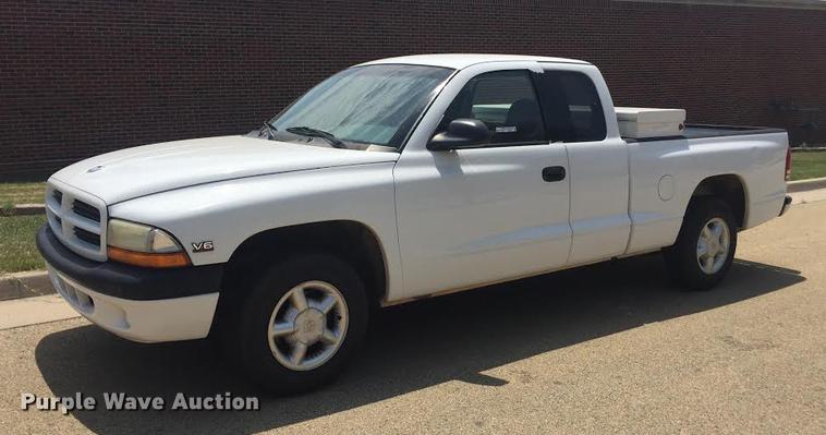 image for item EK9613 2000 Dodge Dakota Club Cab pickup truck