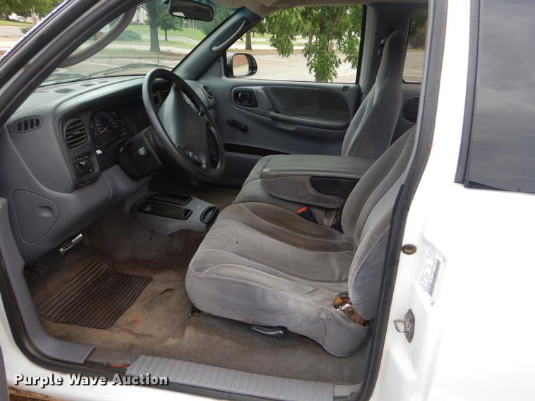 image for item EK9613 2000 Dodge Dakota Club Cab pickup truck