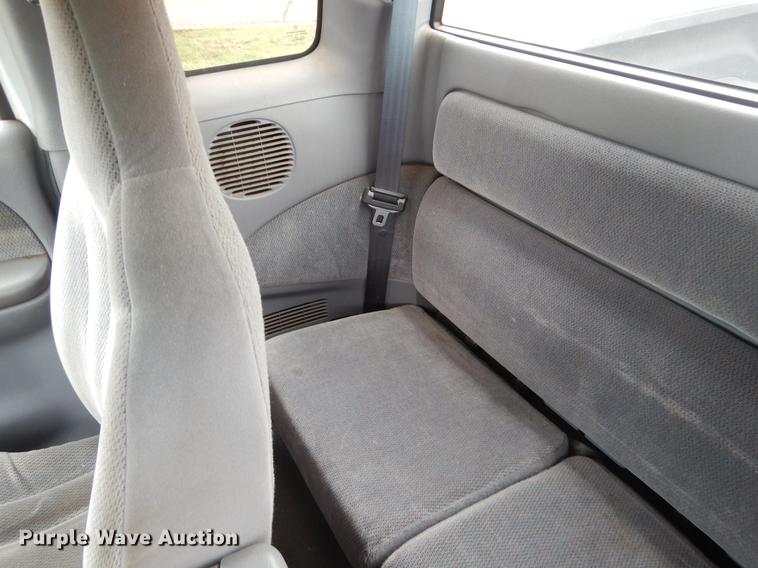 image for item EK9613 2000 Dodge Dakota Club Cab pickup truck