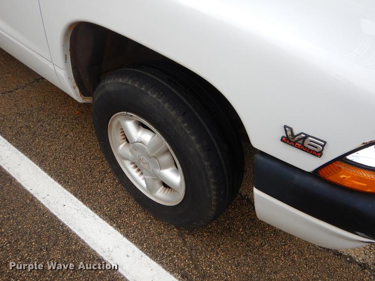 image for item EK9613 2000 Dodge Dakota Club Cab pickup truck